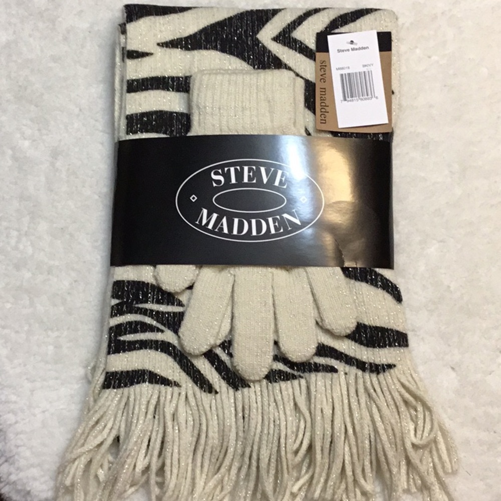 Steve Madden Scarf  & Glove Set Black and Ivory NWT